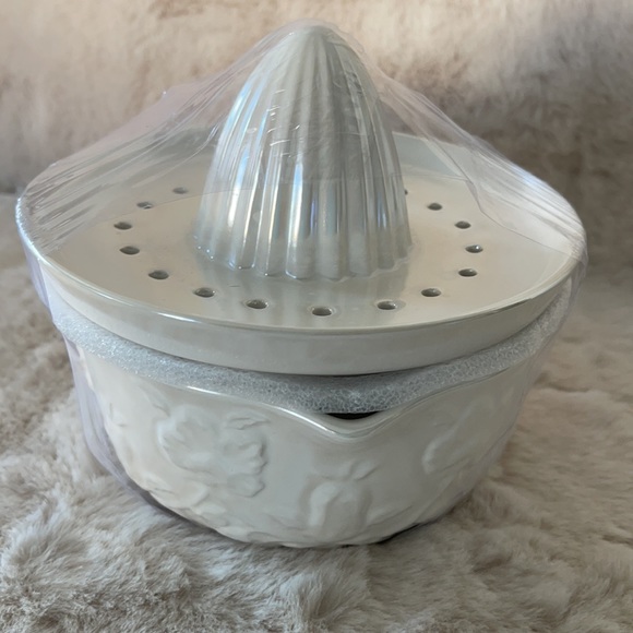 Southern Living measuring cup with juicer 🍊 - Picture 5 of 9